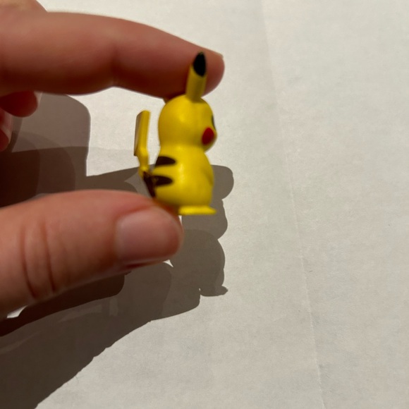 Standing pikachu - Picture 3 of 4
